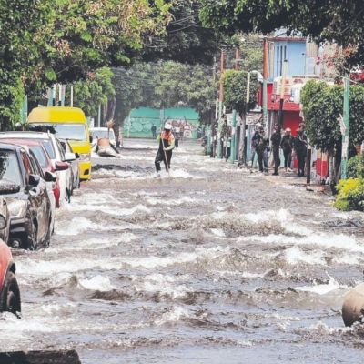 Megafuga-inunda-Ampliacion-Los-Reyes-Culhuacan-en-Iztapalapa-Segiagua-realiza-trabajos-de-reparacion