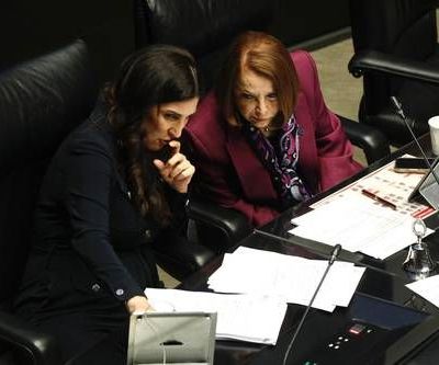Morena-acusa-a-la-gobernadora-de-Chihuahua-de-traicion-a-la-patria-y-anuncia-juicio-politico