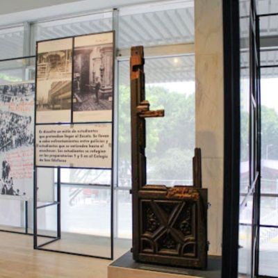 A-58-anos-del-bazucazo-la-puerta-de-San-Ildefonso-conserva-la-memoria-del-68