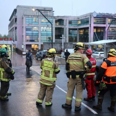 Aluvion-en-Las-Condes-deja-seis-heridos-y-arrastra-vehiculos-en-Santiago-de-Chile