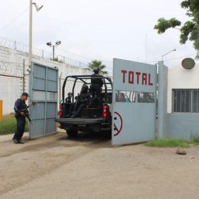 Brindan-asistencia-juridica-a-madre-de-menor-fallecido-durante-rina-en-penal-de-Mazatlan
