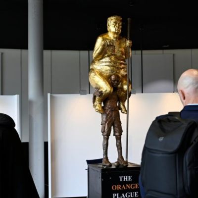 Eslovaquia-exige-retirar-una-escultura-satirica-de-Trump-del-Parlamento-Europeo