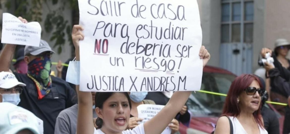 Estudiantes-de-la-UAEM-marchan-en-Cuernavaca-para-exigir-justicia-por-companeros-asesinados