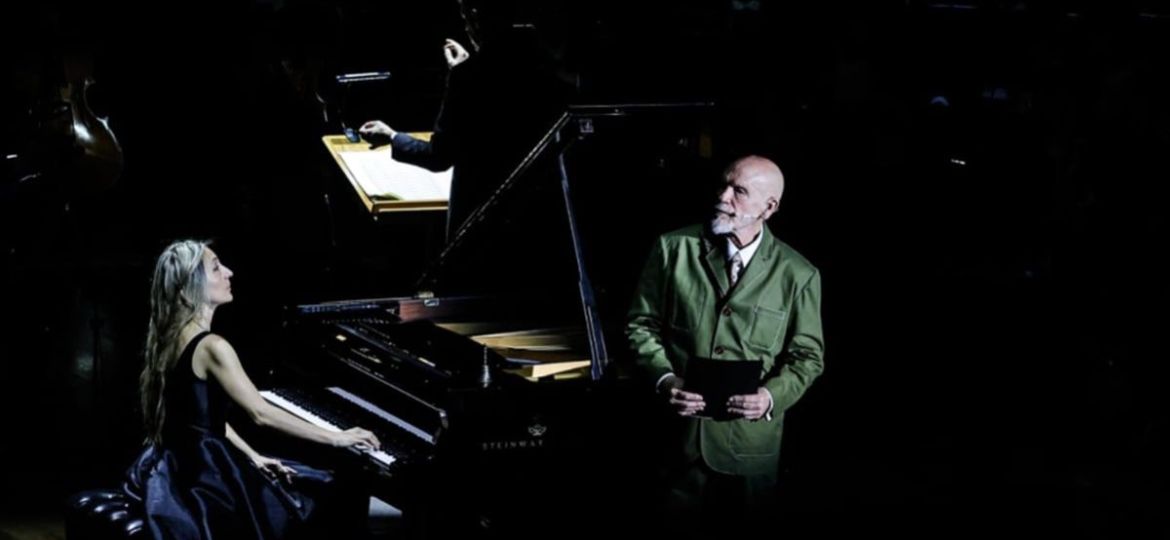 John-Malkovich-lleva-la-paranoia-de-Informe-sobre-ciegos-a-la-Sala-Nezahualcoyotl