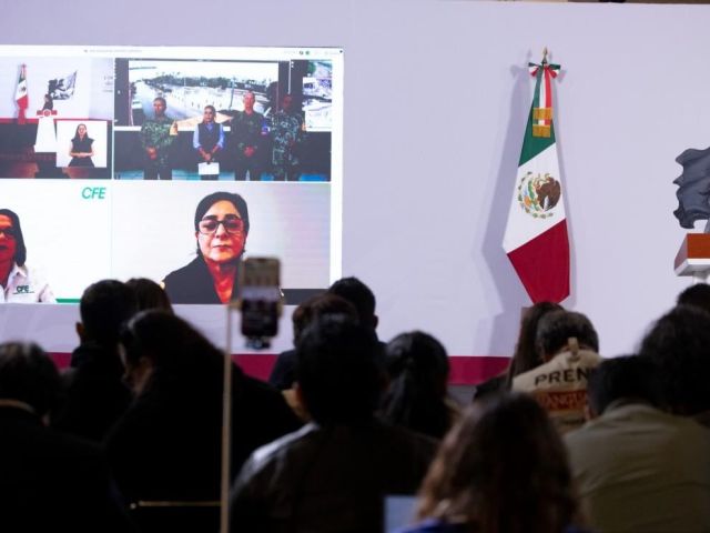 Proteccion-Civil-advierte-cambio-de-trayectoria-del-huracan-Simon-hacia-Jalisco-y-Colima