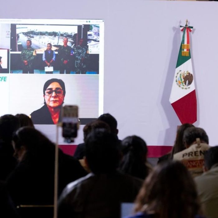 Proteccion-Civil-advierte-cambio-de-trayectoria-del-huracan-Simon-hacia-Jalisco-y-Colima