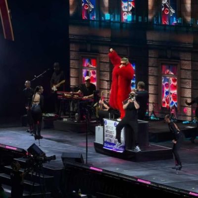 Robbie-Williams-convierte-el-Palacio-de-los-Deportes-en-una-fiesta-de-musica-y-humor