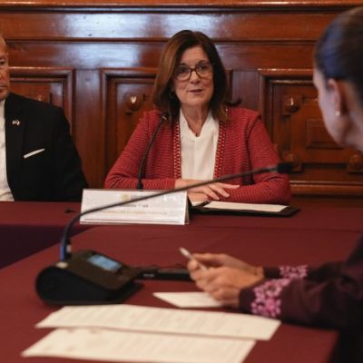 Sheinbaum-y-Ronald-Johnson-abordan-seguridad-frontera-y-T-MEC-en-Palacio-Nacional