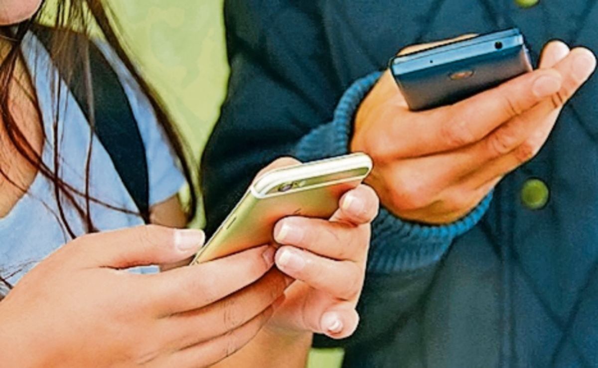 comisiones-del-senado-aprueban-prohibir-celulares-en-escuelas-de-educacion-basica