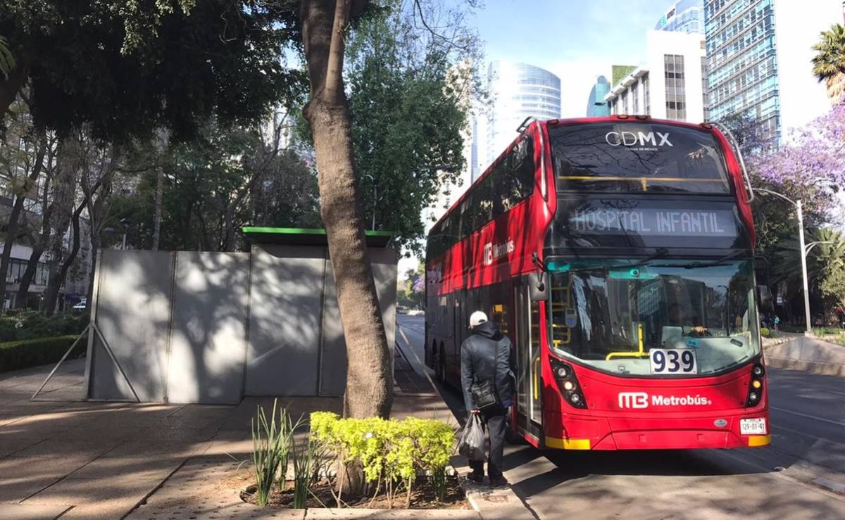 metrobus-modifica-servicio-en-las-lineas-1-y-7-por-protesta-de-trabajadores-del-imss-en-cdmx