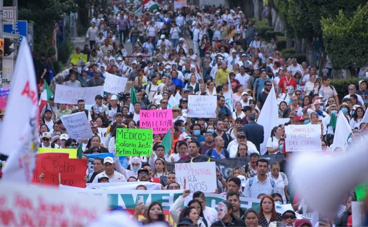 reportan-participacion-de-7-mil-trabajadores-del-imss-en-marcha-en-cdmx